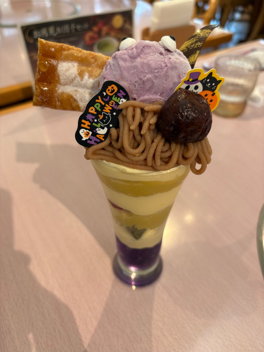 さつまいもアイスとモンブランのモンスターパフェ