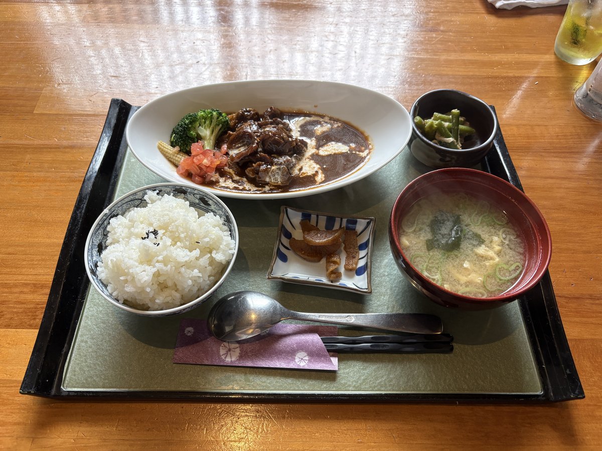 牛タンシチュー定食
