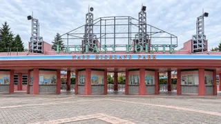 那須ハイランドパークの正面入口と入園ゲート